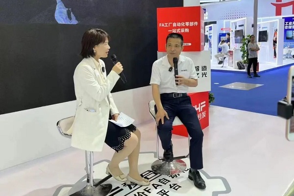 現(xiàn)場(chǎng)直播，暢談發(fā)展